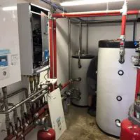 Centrale termica con modulo idronico Panasonic Aquarea e accumulo