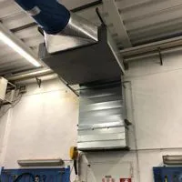 Unità canalizzata Panasonic installata in officina