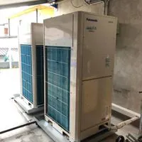 Coppia di unità esterne VRF Panasonic sotto tettoia