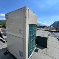 Unità esterna VRF Panasonic su tetto piano