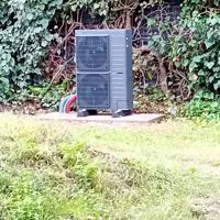 Pompa di calore Panasonic installata in giardino