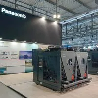 Stand Panasonic in fiera con refrigeratore